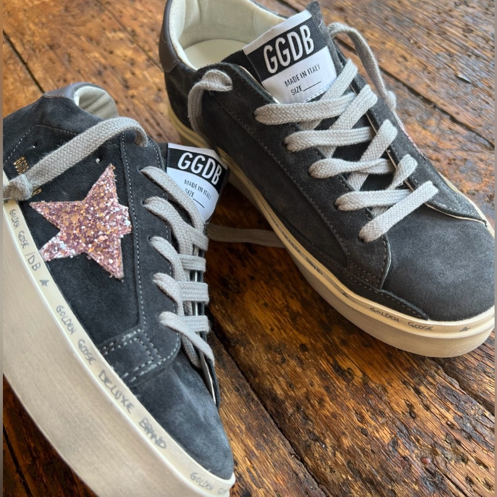 Golden Goose Gray Suede Sneakers with Pink Glitter Star - Picture 2 of 5